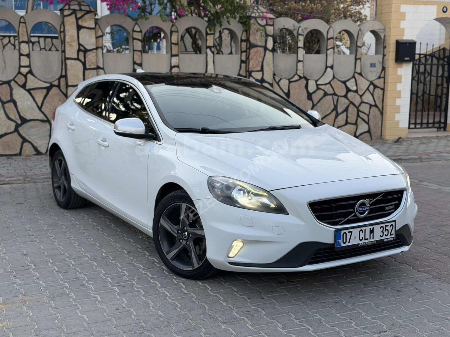Galeriden Volvo V40 1.6 D R-Design 2014 Model Antalya 197.800 km Beyaz 1