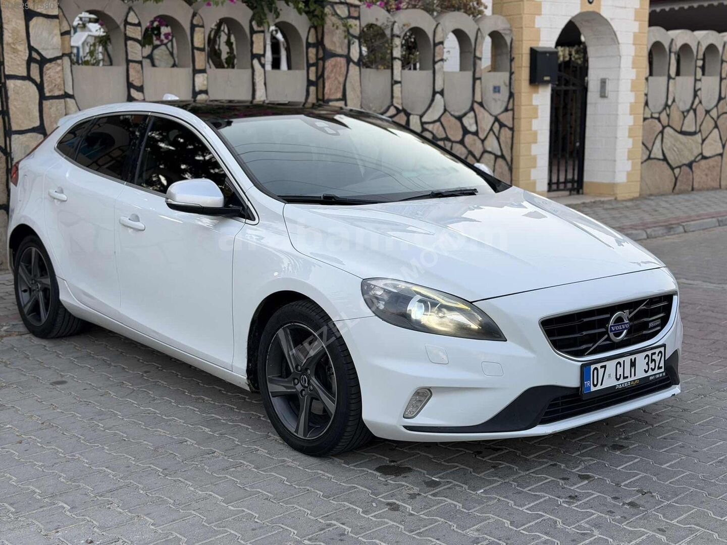 Galeriden Volvo V40 1.6 D R-Design 2014 Model Antalya 197.800 km Beyaz 3