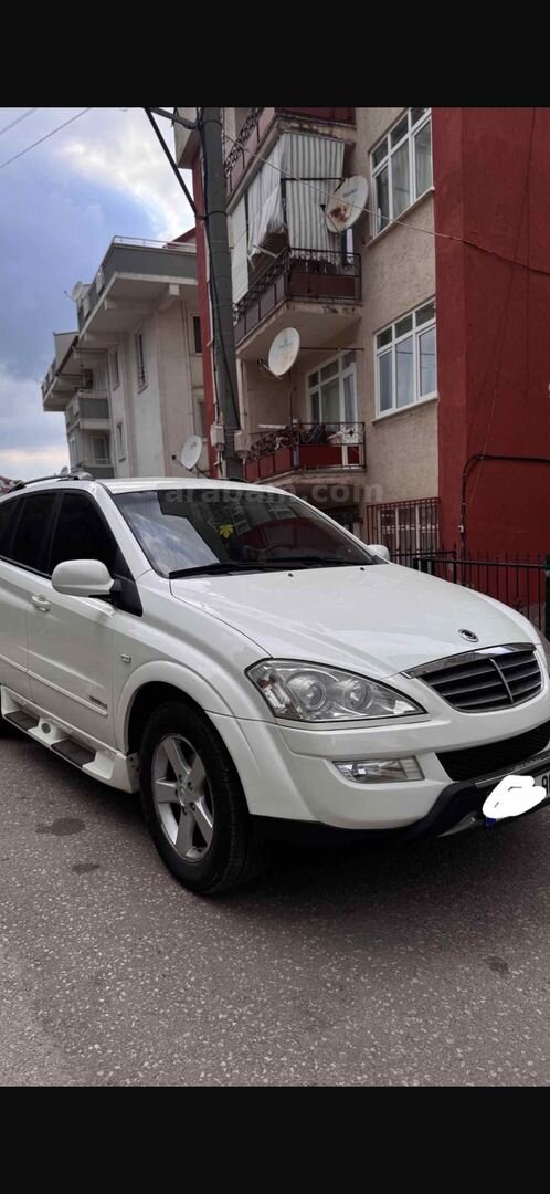 Sahibinden KGM SsangYong Kyron 2.0 L XDI Limited 4x4 2010 Model Kocaeli 206.000 km Beyaz 3