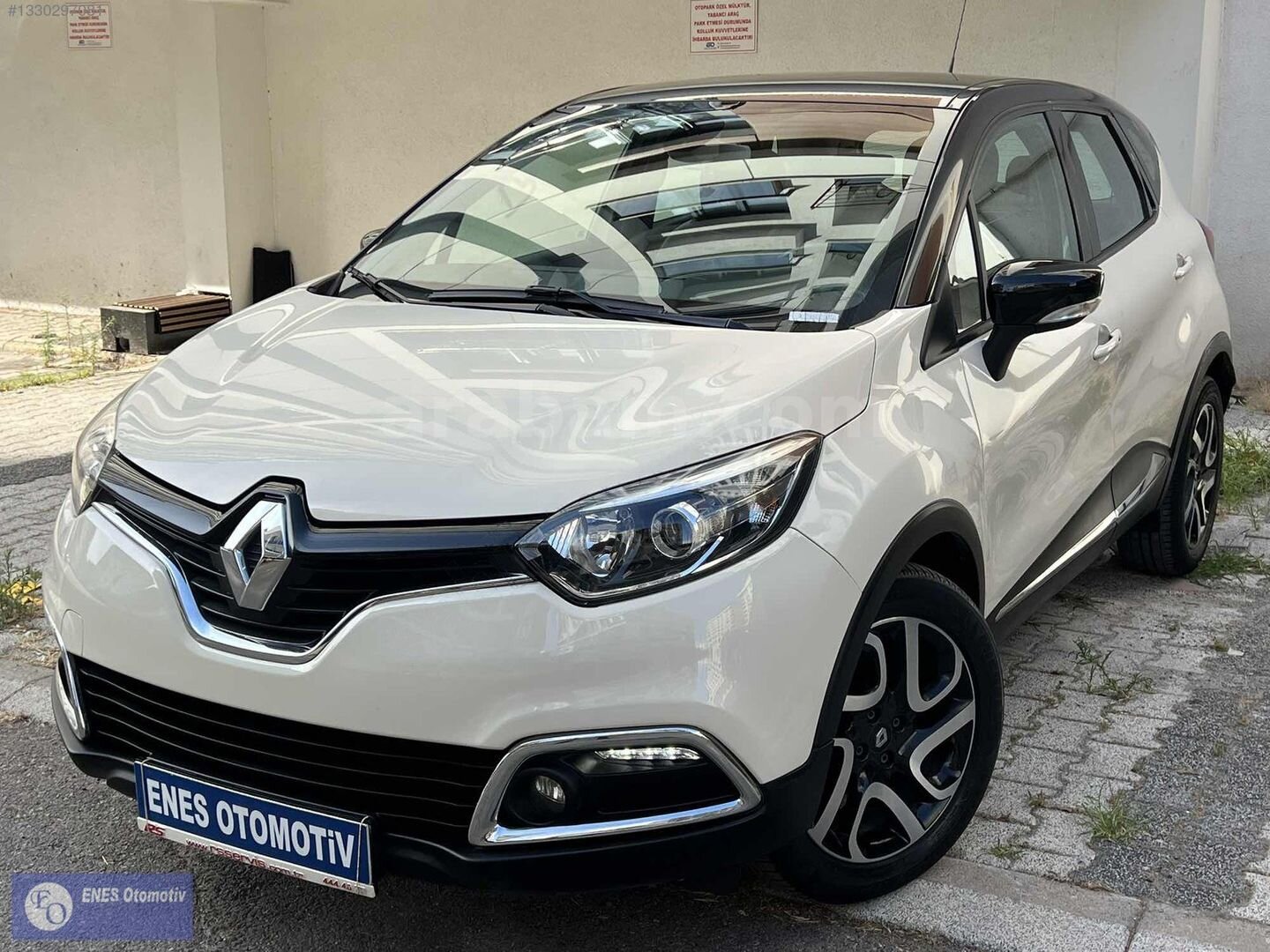 Galeriden Renault Captur 0.9 Icon 2013 Model İstanbul 50.000 km Bej 1