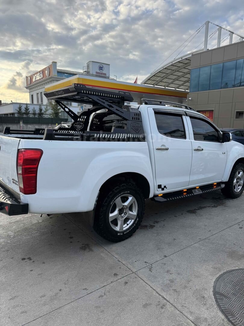 Sahibinden Isuzu D-Max 2.5 4x4 V-Cross 2016 Model Sakarya 270.000 km Beyaz 4