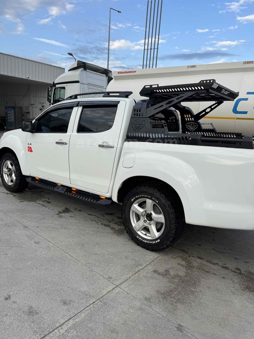 Sahibinden Isuzu D-Max 2.5 4x4 V-Cross 2016 Model Sakarya 270.000 km Beyaz 6