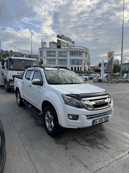 Sahibinden Isuzu D-Max 2.5 4x4 V-Cross 2016 Model Sakarya 270.000 km Beyaz