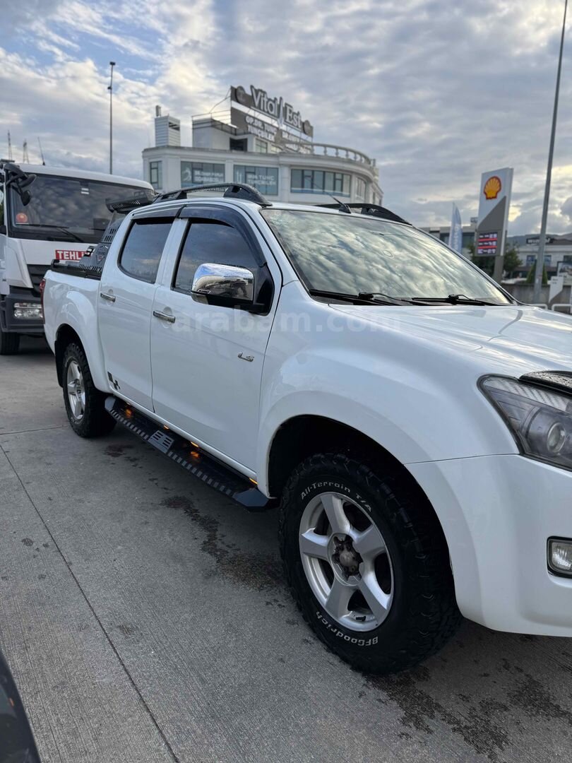 Sahibinden Isuzu D-Max 2.5 4x4 V-Cross 2016 Model Sakarya 270.000 km Beyaz 3