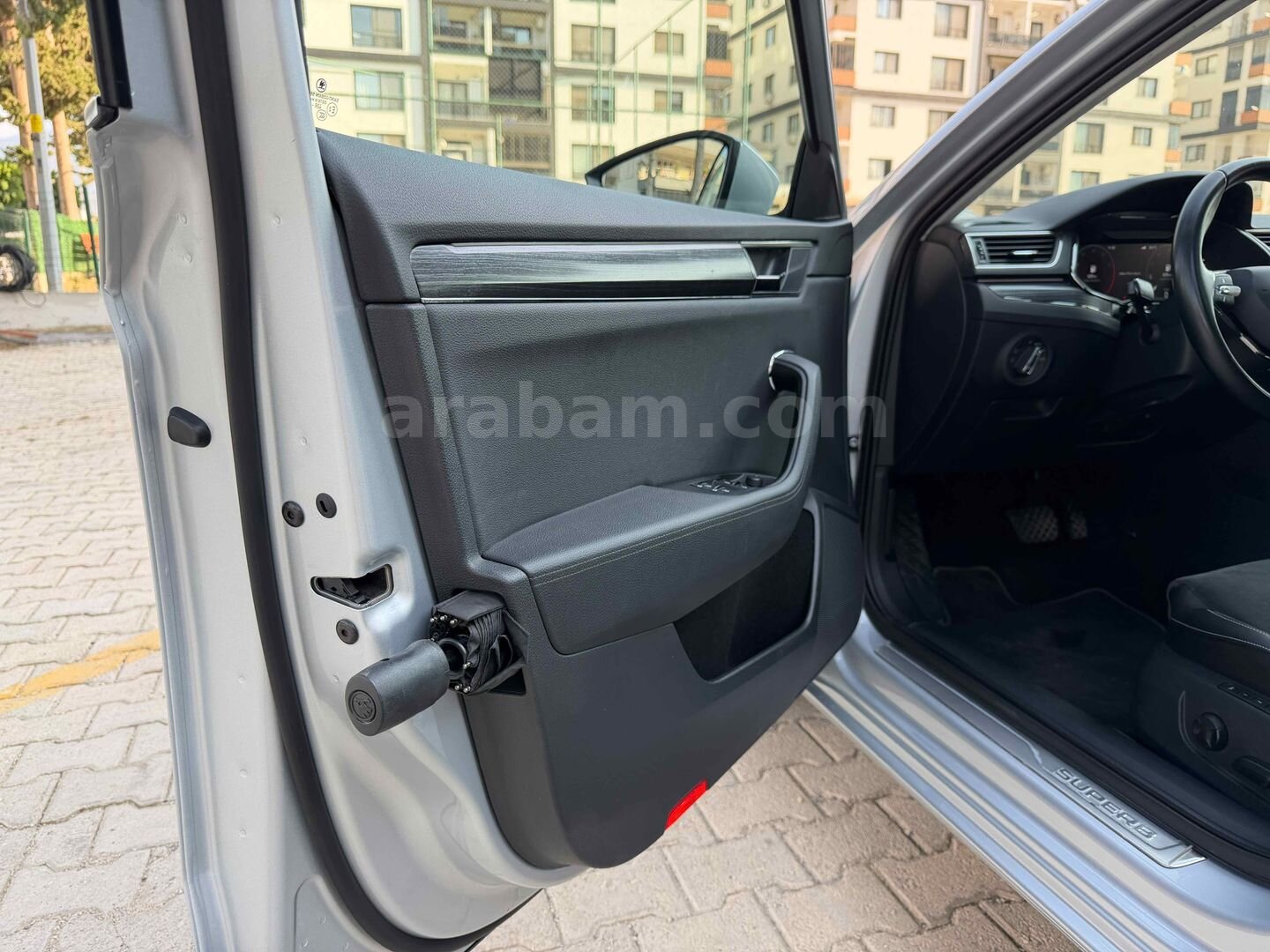 Galeriden Skoda SuperB 1.5 TSI Prestige 2023 Model Hatay 156.000 km Gri 6
