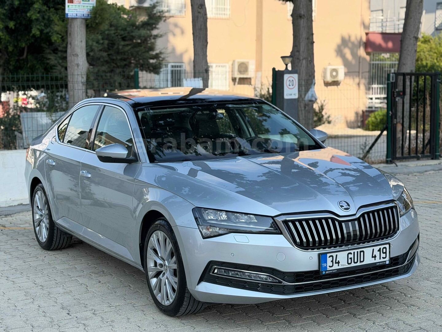 Galeriden Skoda SuperB 1.5 TSI Prestige 2023 Model Hatay 156.000 km Gri 1