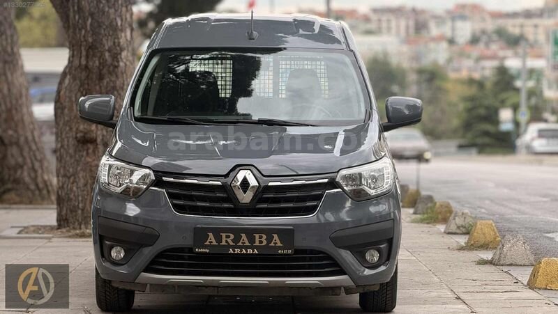 Galeriden Renault Express Combi 1.5 BlueDCI Joy 2023 Model İstanbul 76.000 km Füme