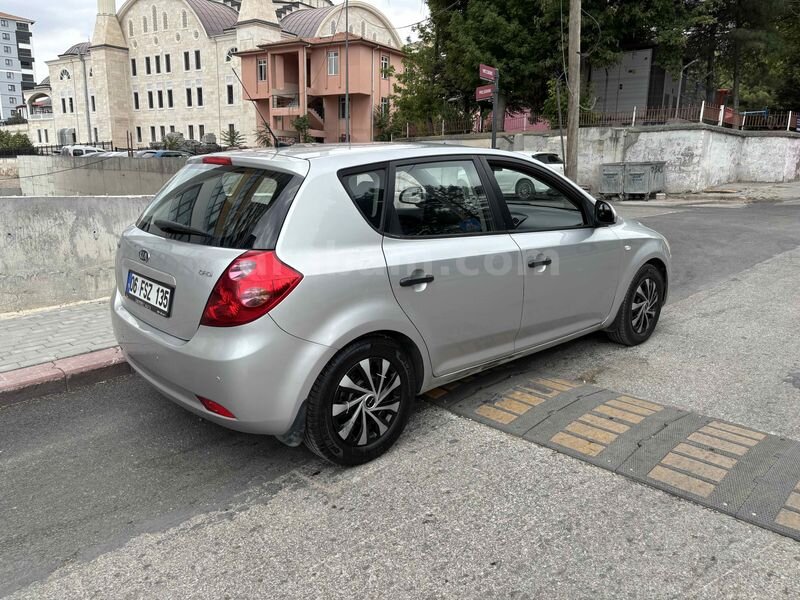 Sahibinden Kia Ceed 1.6 CRDi Cool 2009 Model Ankara 268.000 km Gri (Gümüş)