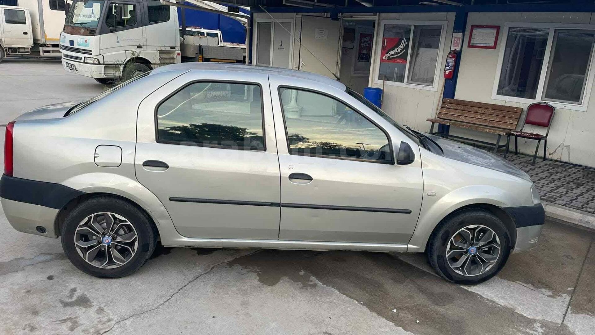 Sahibinden Dacia Logan 1.4 Ambiance 2006 Model İzmir 330.685 km Gri (Gümüş) 2