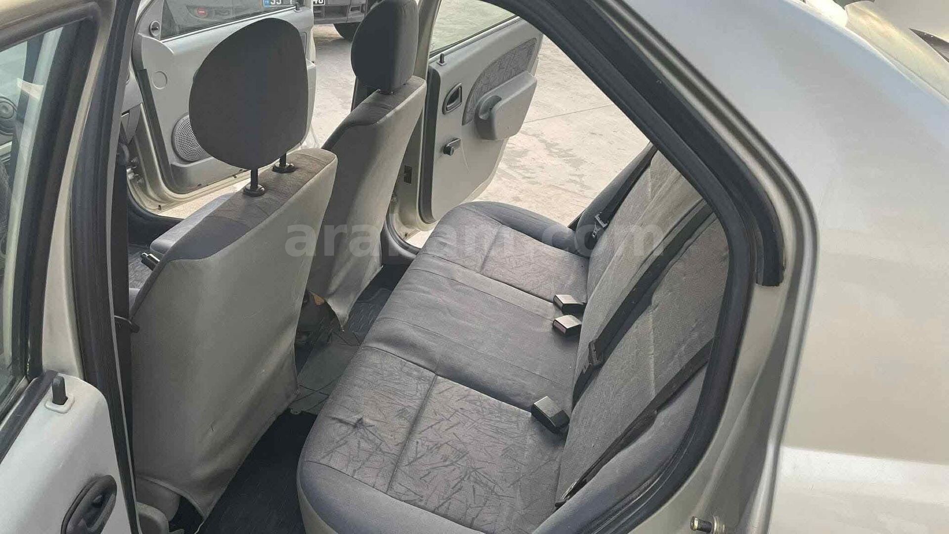 Sahibinden Dacia Logan 1.4 Ambiance 2006 Model İzmir 330.685 km Gri (Gümüş) 6