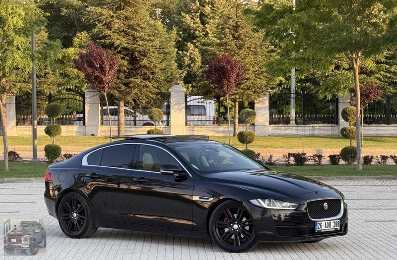 Galeriden Jaguar XE 2.0 Prestige 2015 Model Eskişehir 255.000 km Siyah