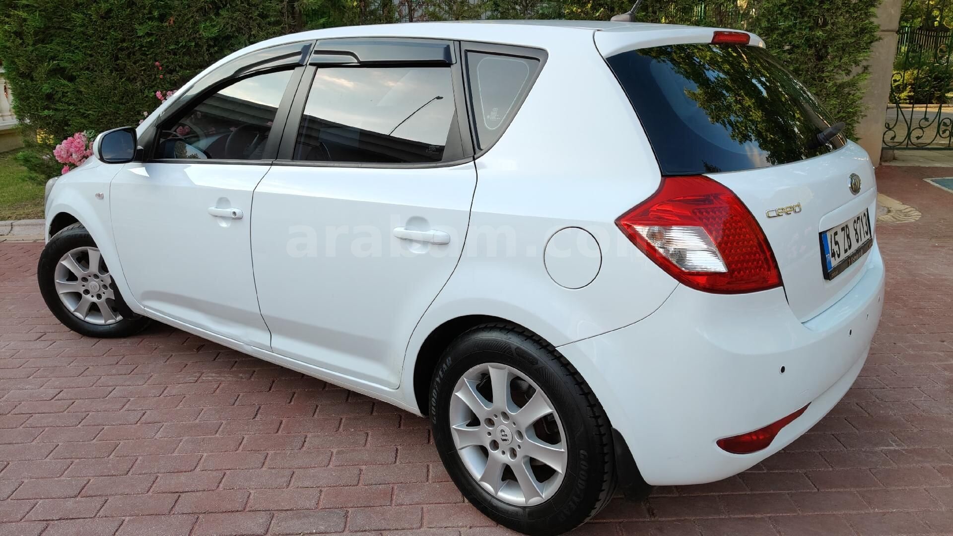 Galeriden Kia Ceed 1.6 CRDi Cool 2012 Model Eskişehir 128.000 km Beyaz 6