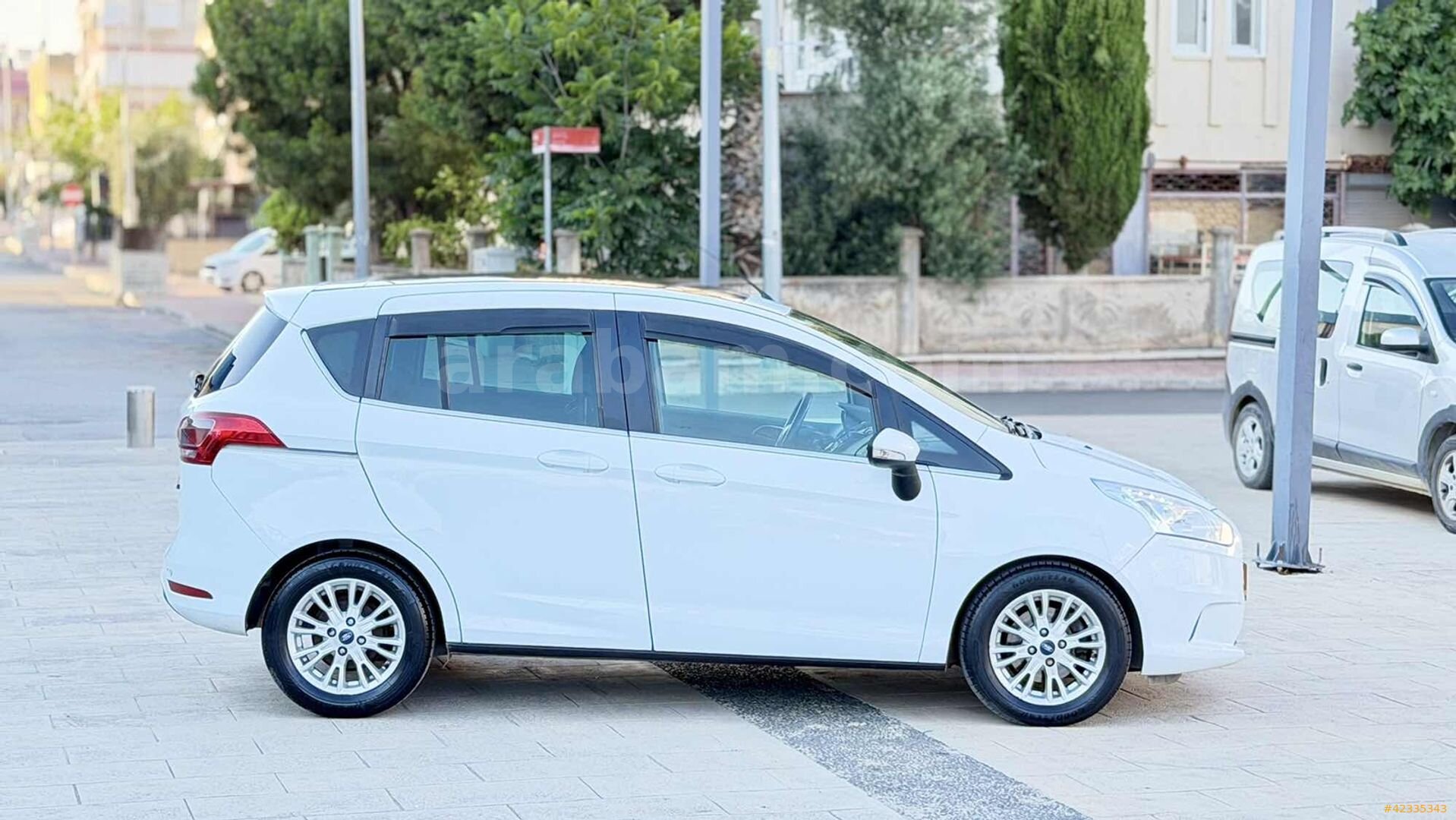 Galeriden Ford B-Max 1.6 TDCi Titanium 2014 Model Antalya 170.000 km Beyaz 3