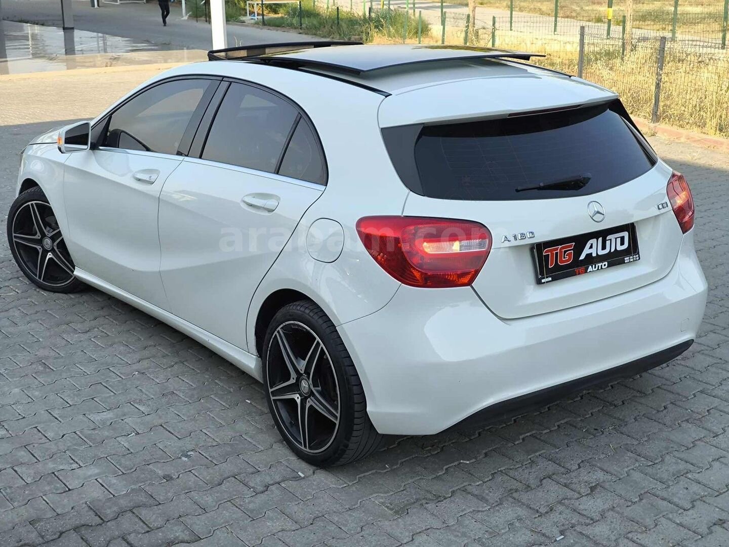 Galeriden Mercedes - Benz A 180 CDI BlueEfficiency Urban 2015 Model Mersin 182.500 km Beyaz 3