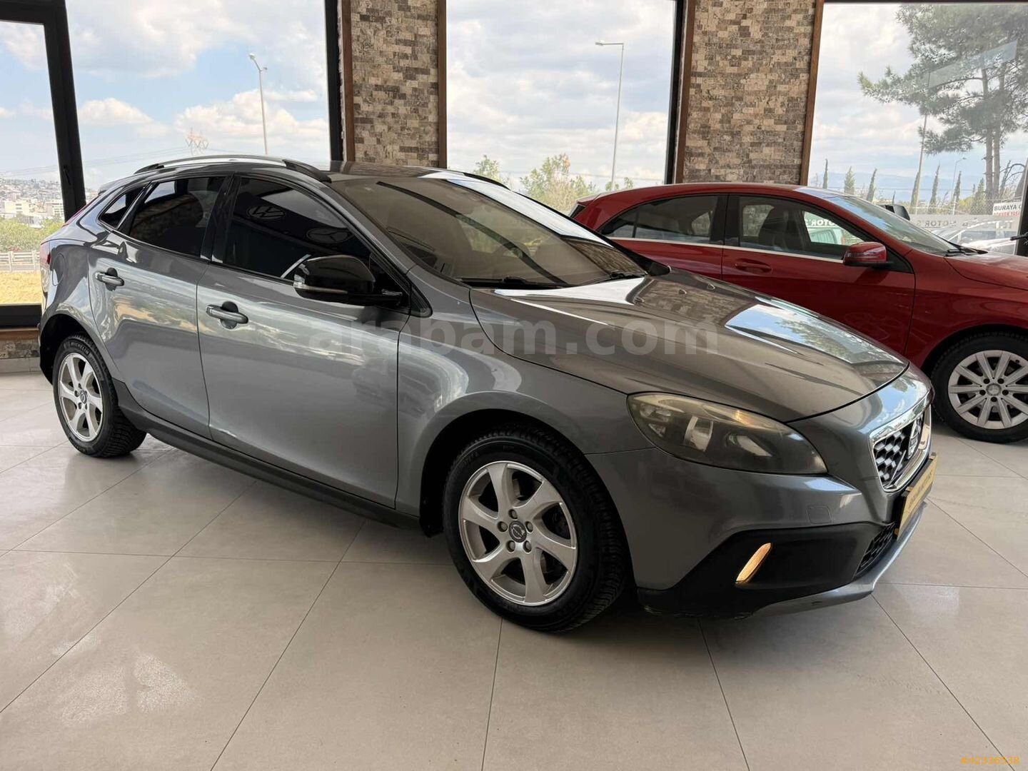 Galeriden Volvo V40 Cross Country 1.6 D Premium 2015 Model İzmir 200.000 km Füme 2