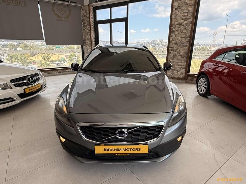 Galeriden Volvo V40 Cross Country 1.6 D Premium 2015 Model İzmir 200.000 km Füme