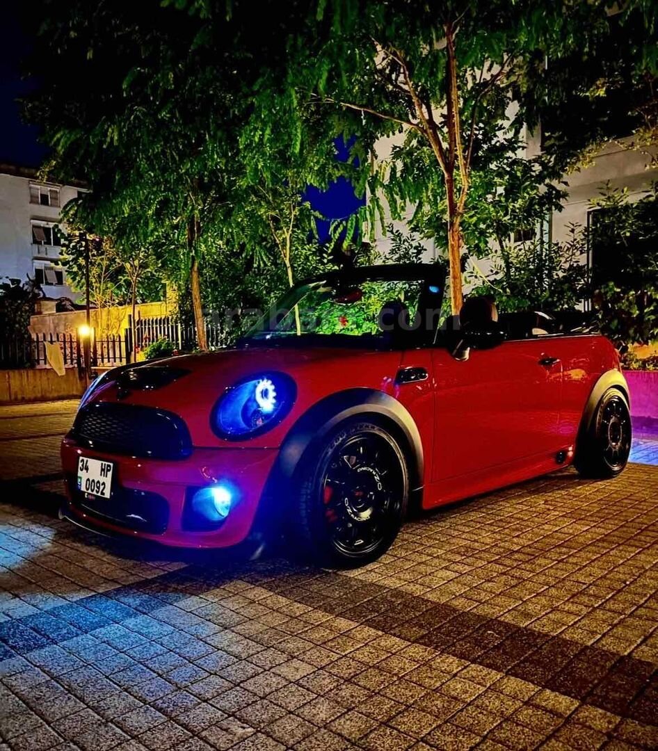 Galeriden Mini John Cooper 1.6 Works 2011 Model İstanbul 120.000 km Kırmızı 2