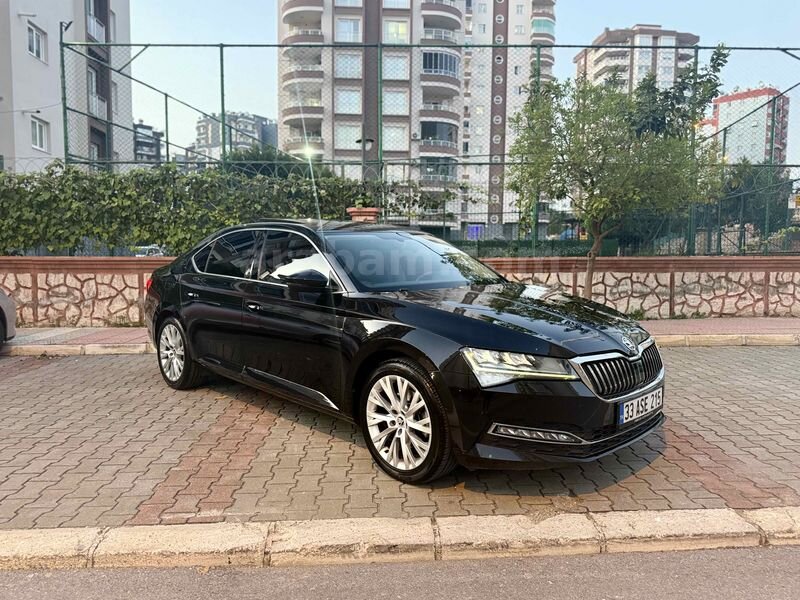 Sahibinden Skoda SuperB 1.5 TSI Prestige 2023 Model Mersin 63.000 km Siyah