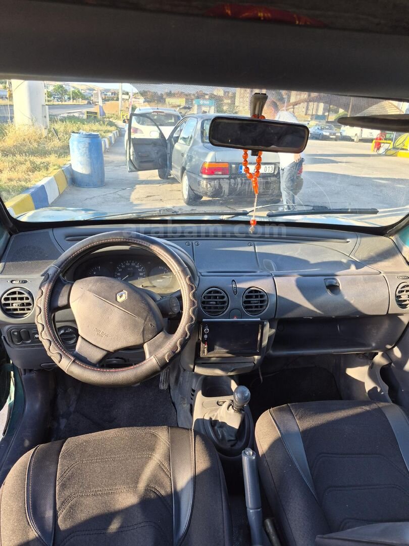 Sahibinden Renault Kangoo 1.4 RTE 2000 Model Kırıkkale 304.000 km Yeşil (metalik) 5