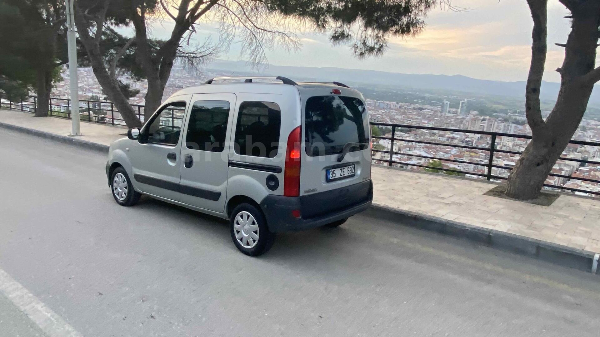 Sahibinden Renault Kangoo 1.5 dCi Expression 2008 Model Manisa 305.000 km Gri 7