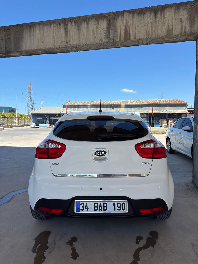 Sahibinden Kia Rio 1.4 CRDi Fancy 2014 Model İstanbul 157.800 km Beyaz 3