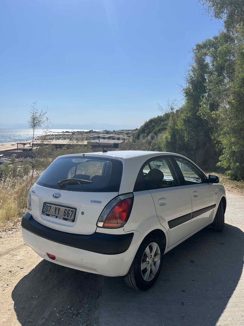 Sahibinden Kia Rio 1.5 CRDi EX Advance 2009 Model Antalya 290.000 km Beyaz 4