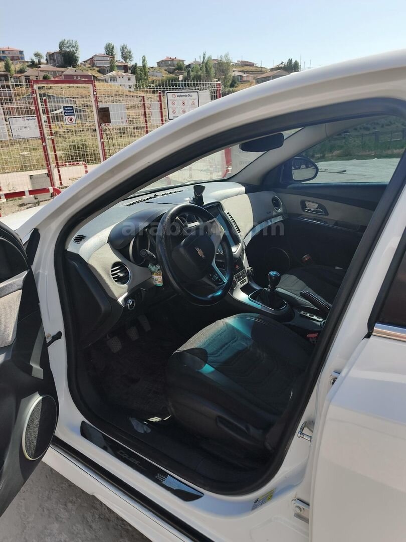 Sahibinden Chevrolet Cruze 1.6 LS 2011 Model Van 295.000 km Beyaz 7