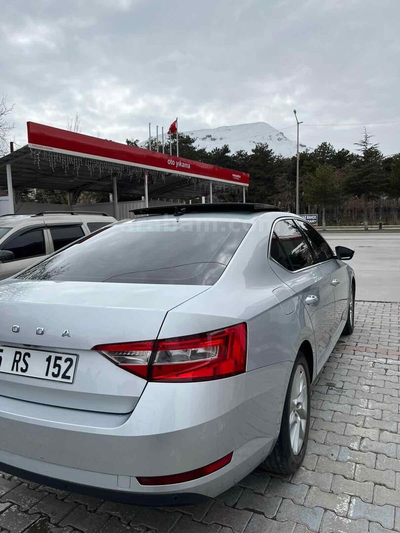 Sahibinden Skoda SuperB 1.6 TDI Elite 2020 Model Sakarya 201.000 km Gri (Gümüş) 6