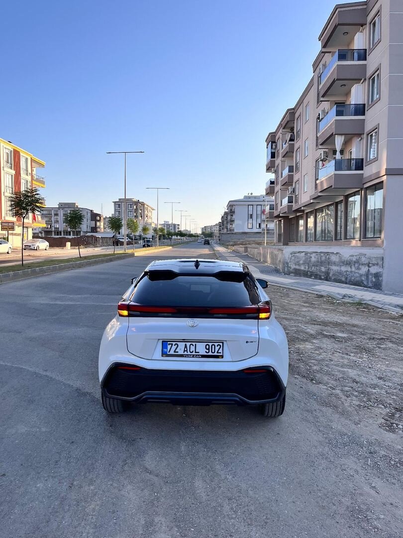 Sahibinden Toyota Prius 1.8 Hybrid Premium 2025 Model Batman 6.536 km Beyaz 6