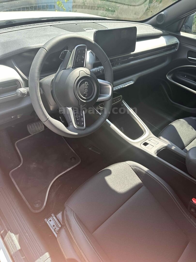 Sahibinden Jeep Avenger Hybrid 1.2 Summit 2025 Model Denizli 6.001 km Beyaz 4