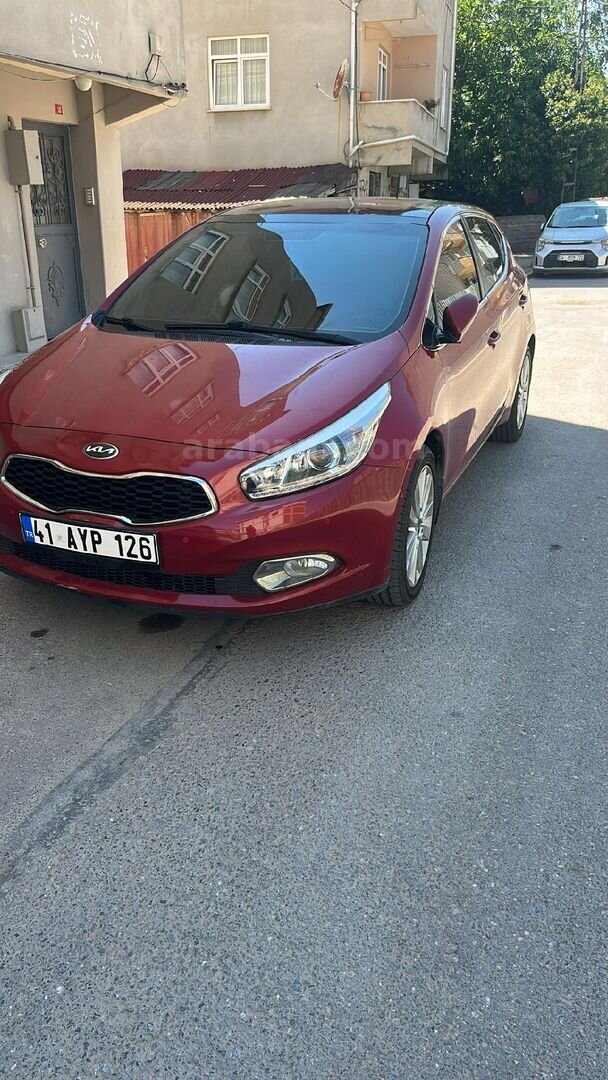 Sahibinden Kia Ceed 1.6 CRDi Premium 2013 Model İstanbul 101.000 km Kırmızı 5