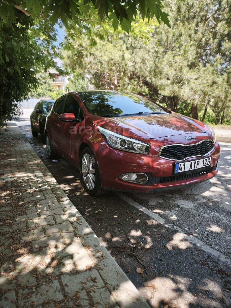 Sahibinden Kia Ceed 1.6 CRDi Premium 2013 Model İstanbul 101.000 km Kırmızı 7
