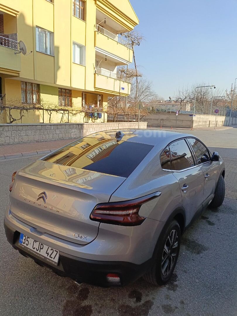 Sahibinden Citroen C4 X 1.2 PureTech Shine 2024 Model İzmir 13.000 km Gri (metalik) 4