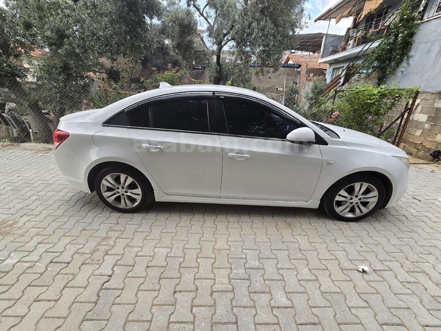Sahibinden Chevrolet Cruze 1.6 Sport 2013 Model Aydın 110.000 km Beyaz 4