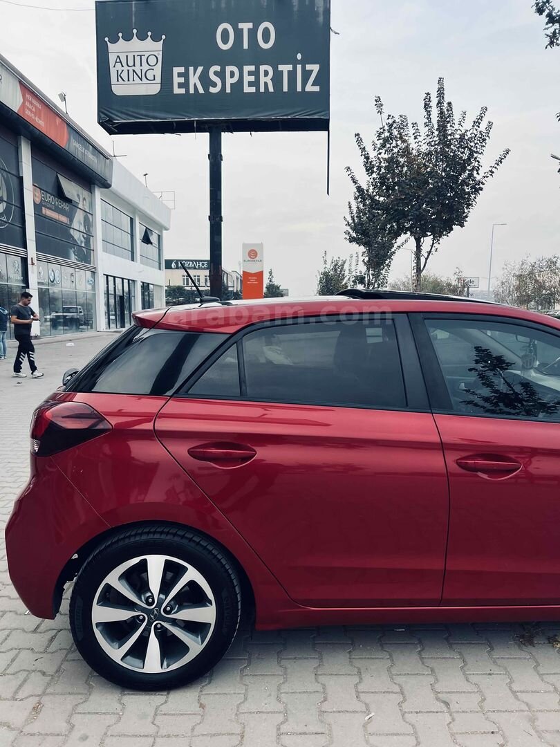 Sahibinden Hyundai i20 1.4 CRDi Style 2019 Model Bursa 155.000 km Kırmızı 4