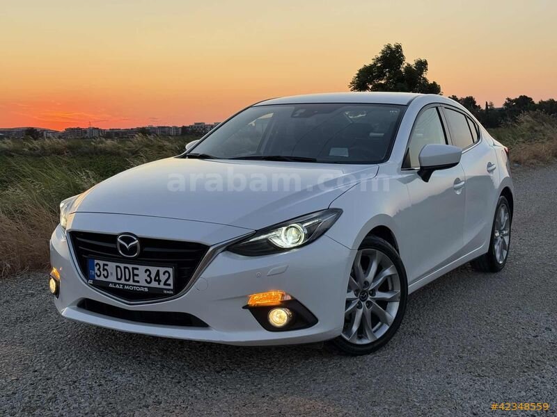 Galeriden Mazda 3 1.5 SkyActive-G Power 2015 Model İzmir 109.000 km Beyaz