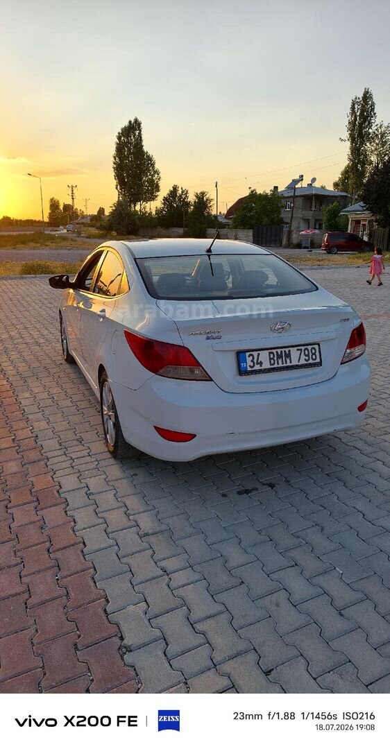 Sahibinden Hyundai Accent Blue 1.6 CRDI Mode Plus 2018 Model Van 163.000 km Beyaz 2