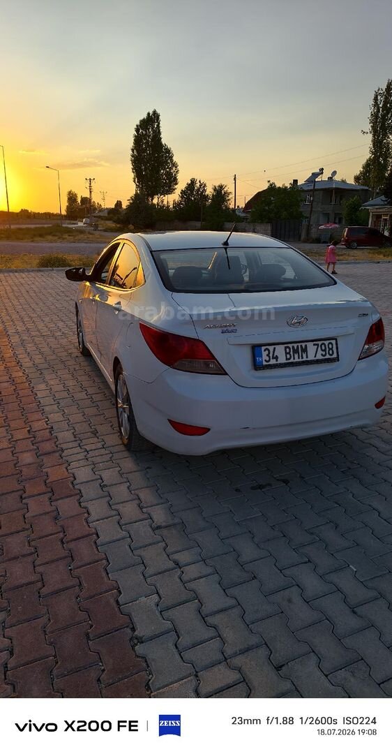 Sahibinden Hyundai Accent Blue 1.6 CRDI Mode Plus 2018 Model Van 163.000 km Beyaz 5