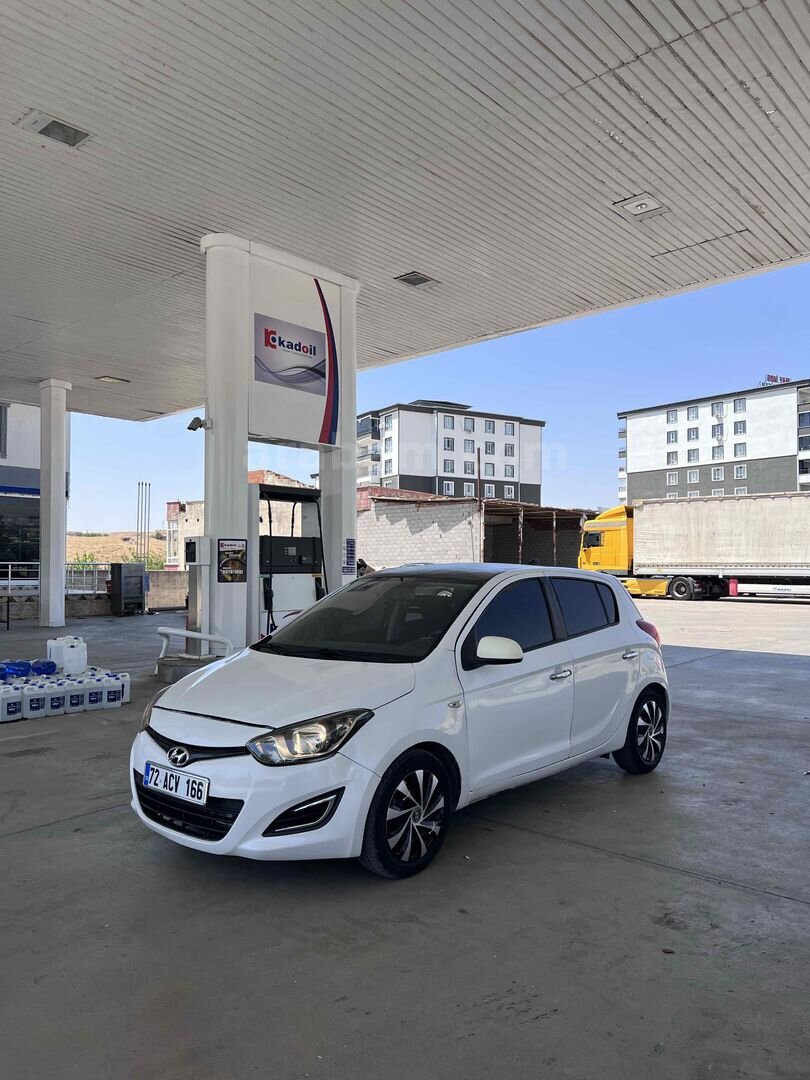 Galeriden Hyundai i20 1.4 CRDi Style 2013 Model Batman 157.258 km Beyaz 1