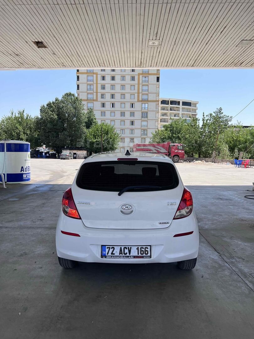 Galeriden Hyundai i20 1.4 CRDi Style 2013 Model Batman 157.258 km Beyaz 6