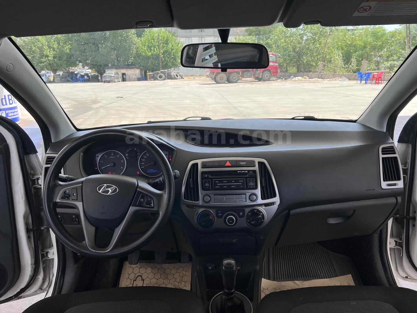 Galeriden Hyundai i20 1.4 CRDi Style 2013 Model Batman 157.258 km Beyaz 7