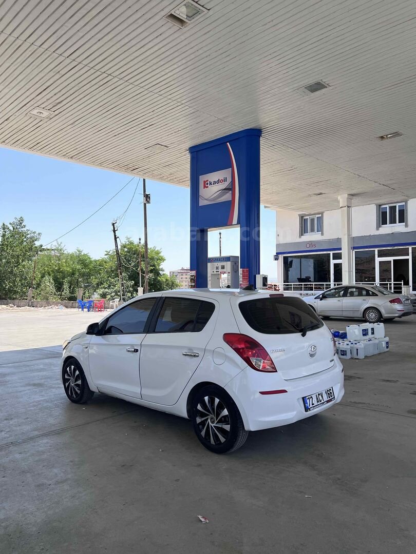 Galeriden Hyundai i20 1.4 CRDi Style 2013 Model Batman 157.258 km Beyaz 4