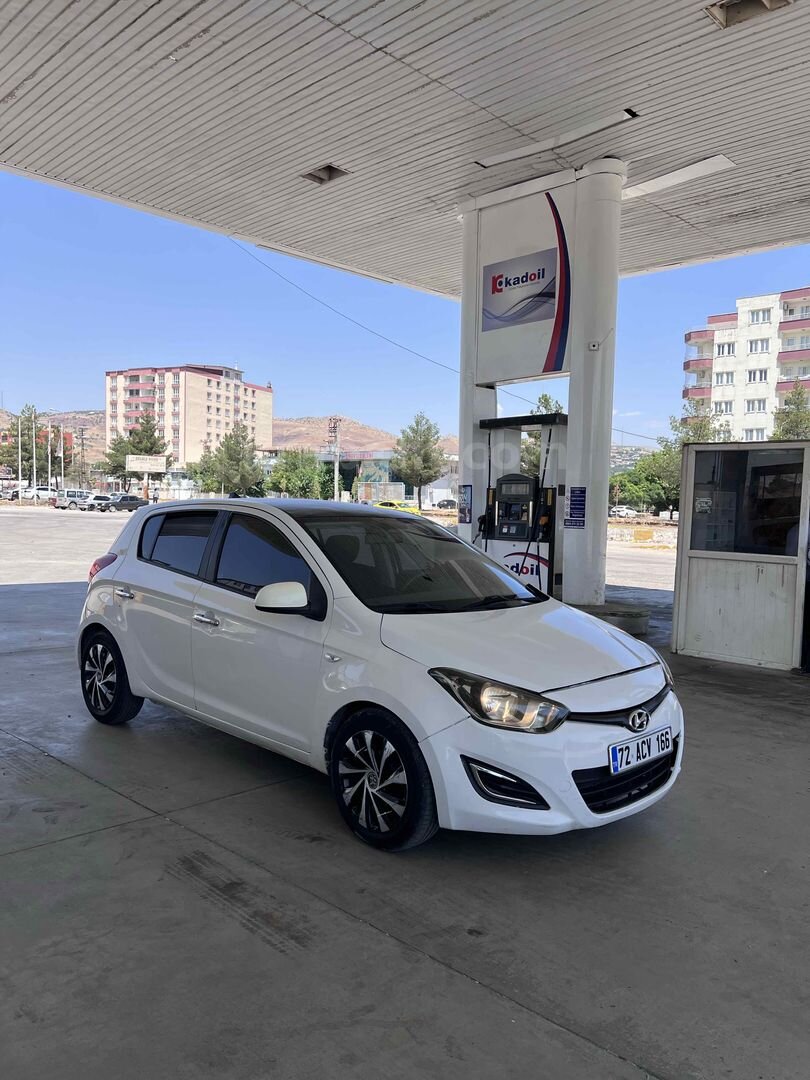 Galeriden Hyundai i20 1.4 CRDi Style 2013 Model Batman 157.258 km Beyaz 2