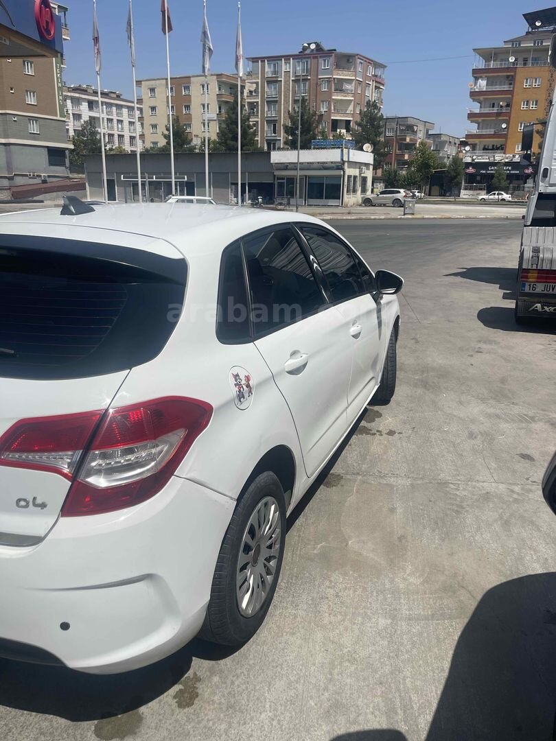 Sahibinden Citroen C4 1.6 HDi Attraction 2012 Model Batman 290.000 km Beyaz 3