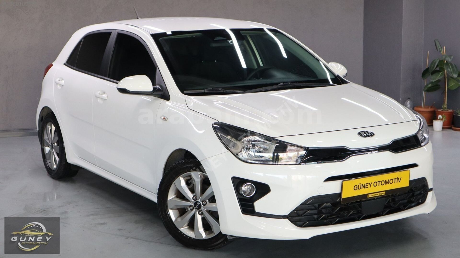 Galeriden Kia Rio 1.25 CVVT Elegance Tekno 2020 Model İstanbul 92.000 km Beyaz 1