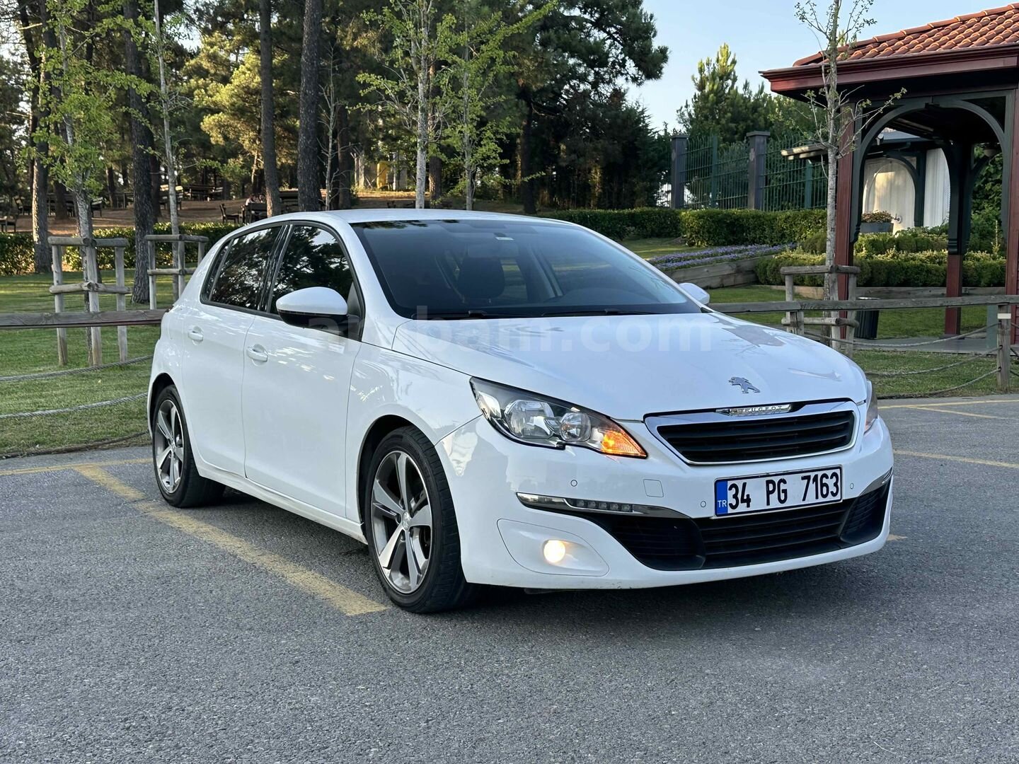 Galeriden Peugeot 308 1.6 BlueHdi Active 2015 Model İstanbul 199.000 km Beyaz 4