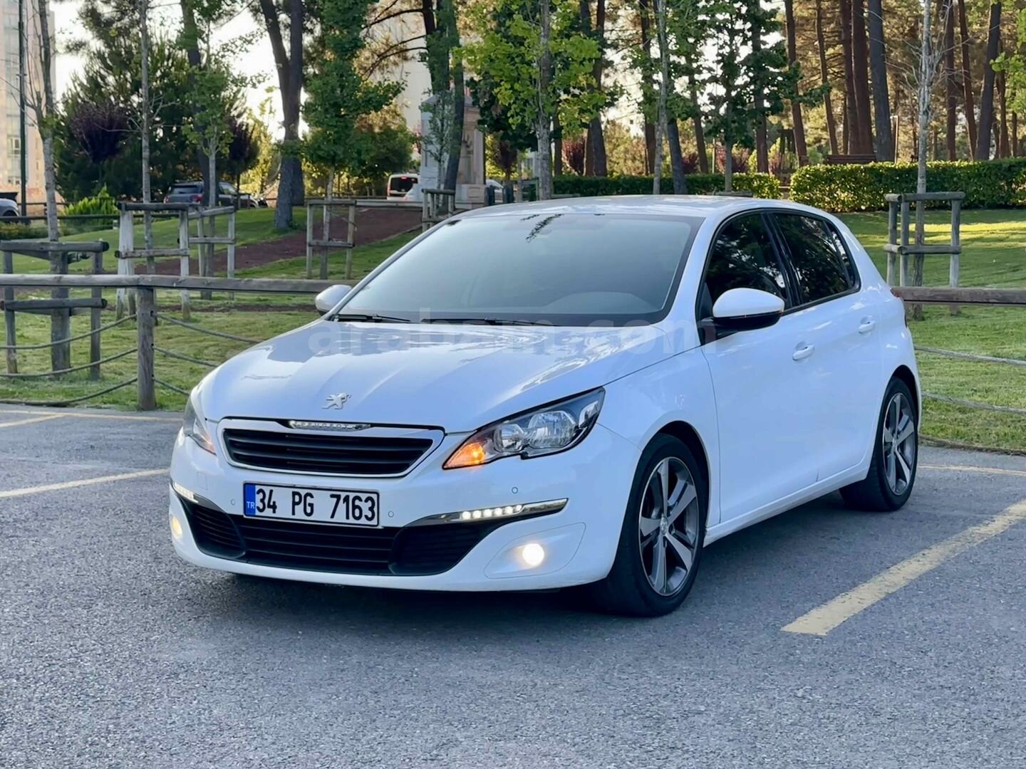 Galeriden Peugeot 308 1.6 BlueHdi Active 2015 Model İstanbul 199.000 km Beyaz 3