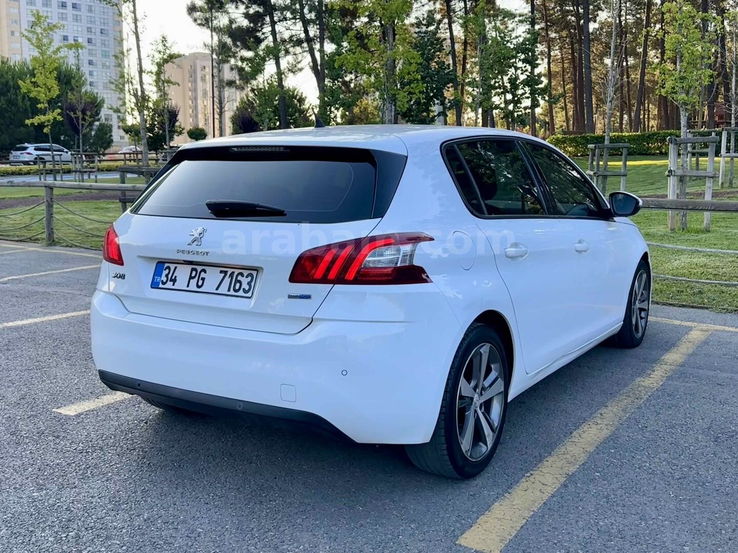 Galeriden Peugeot 308 1.6 BlueHdi Active 2015 Model İstanbul 199.000 km Beyaz 6