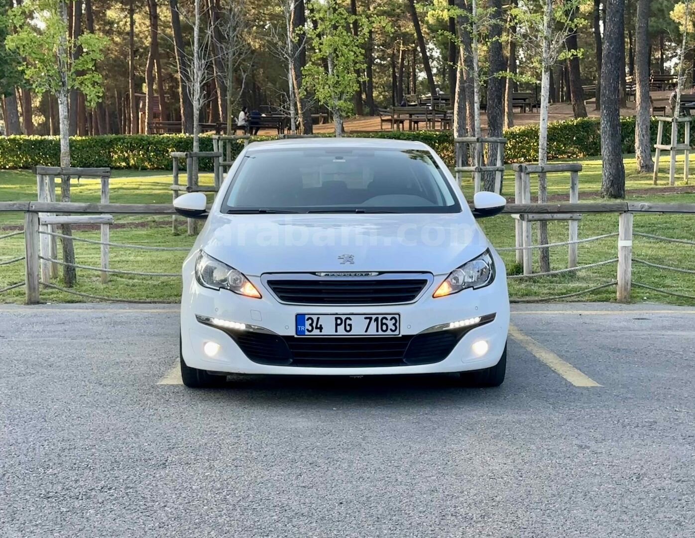 Galeriden Peugeot 308 1.6 BlueHdi Active 2015 Model İstanbul 199.000 km Beyaz 2