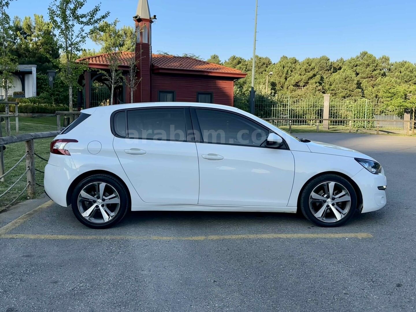 Galeriden Peugeot 308 1.6 BlueHdi Active 2015 Model İstanbul 199.000 km Beyaz 5